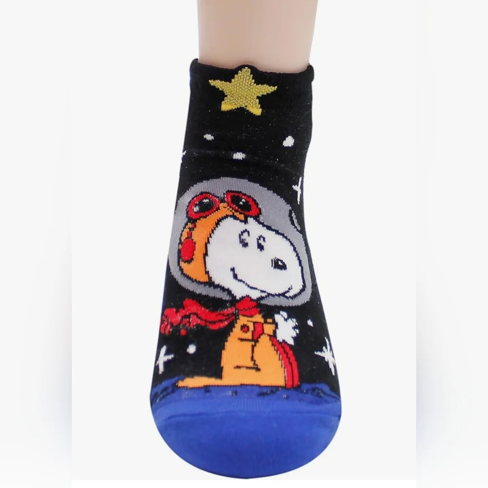 🥜Snoopy Character Socks Bundle of 4! - Picture 8 of 8